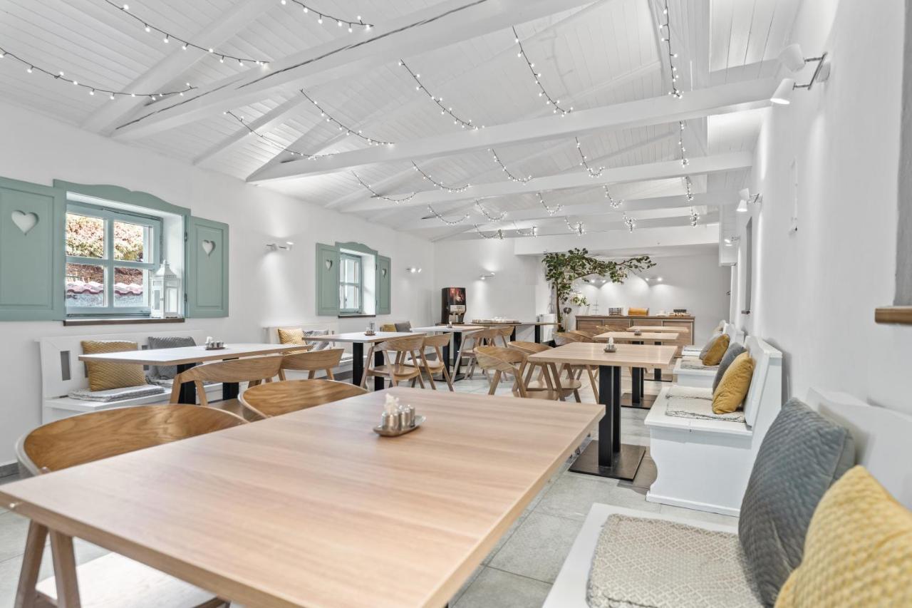 Pension A Restaurace Regina Větřní Exteriör bild