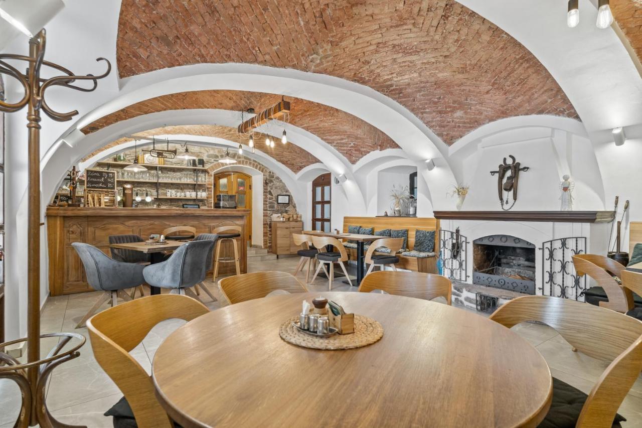 Pension A Restaurace Regina Větřní Exteriör bild