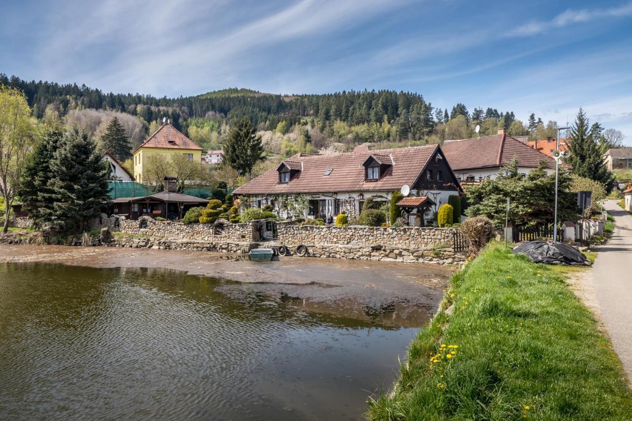 Pension A Restaurace Regina Hotell Větřní Exteriör bild