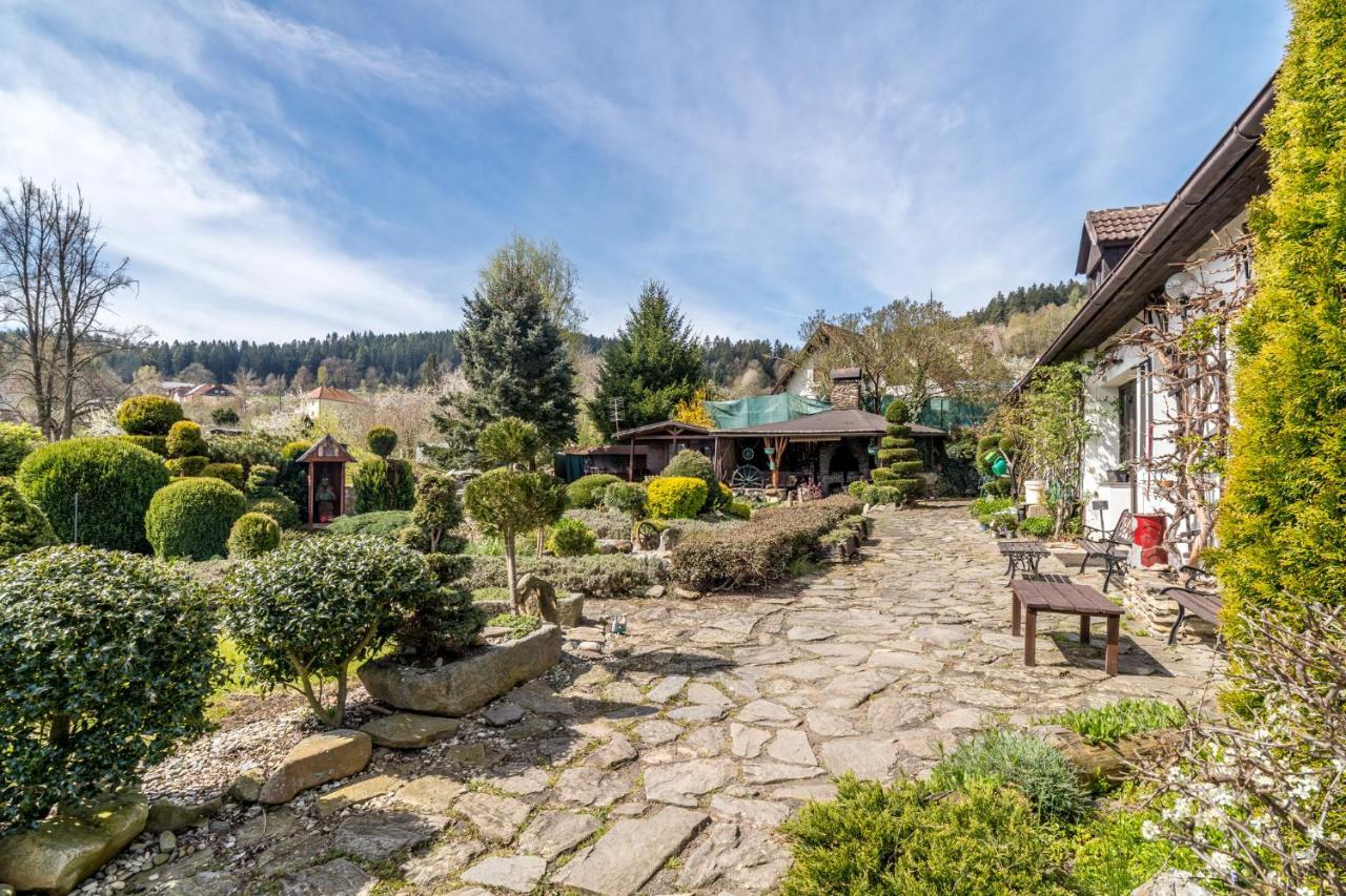 Pension A Restaurace Regina Větřní Exteriör bild