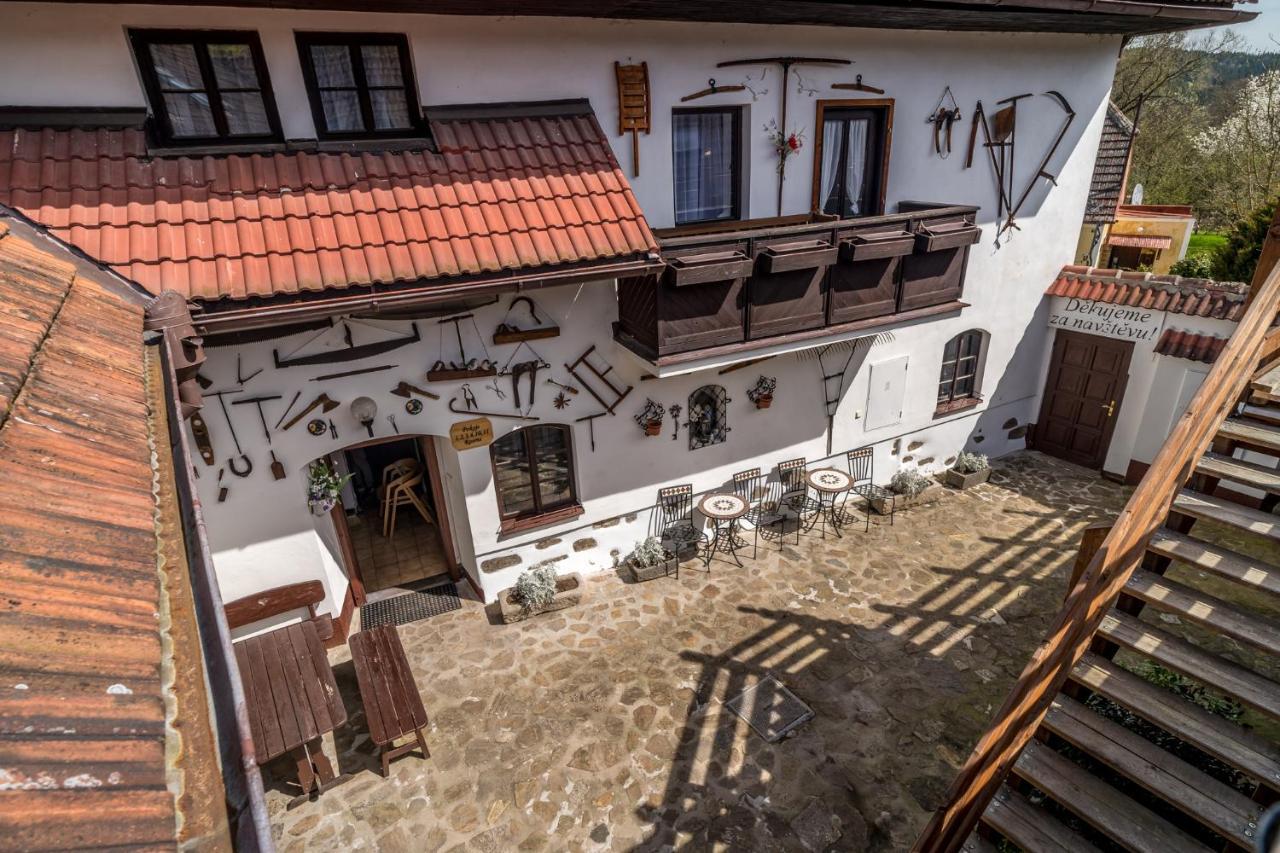 Pension A Restaurace Regina Větřní Exteriör bild