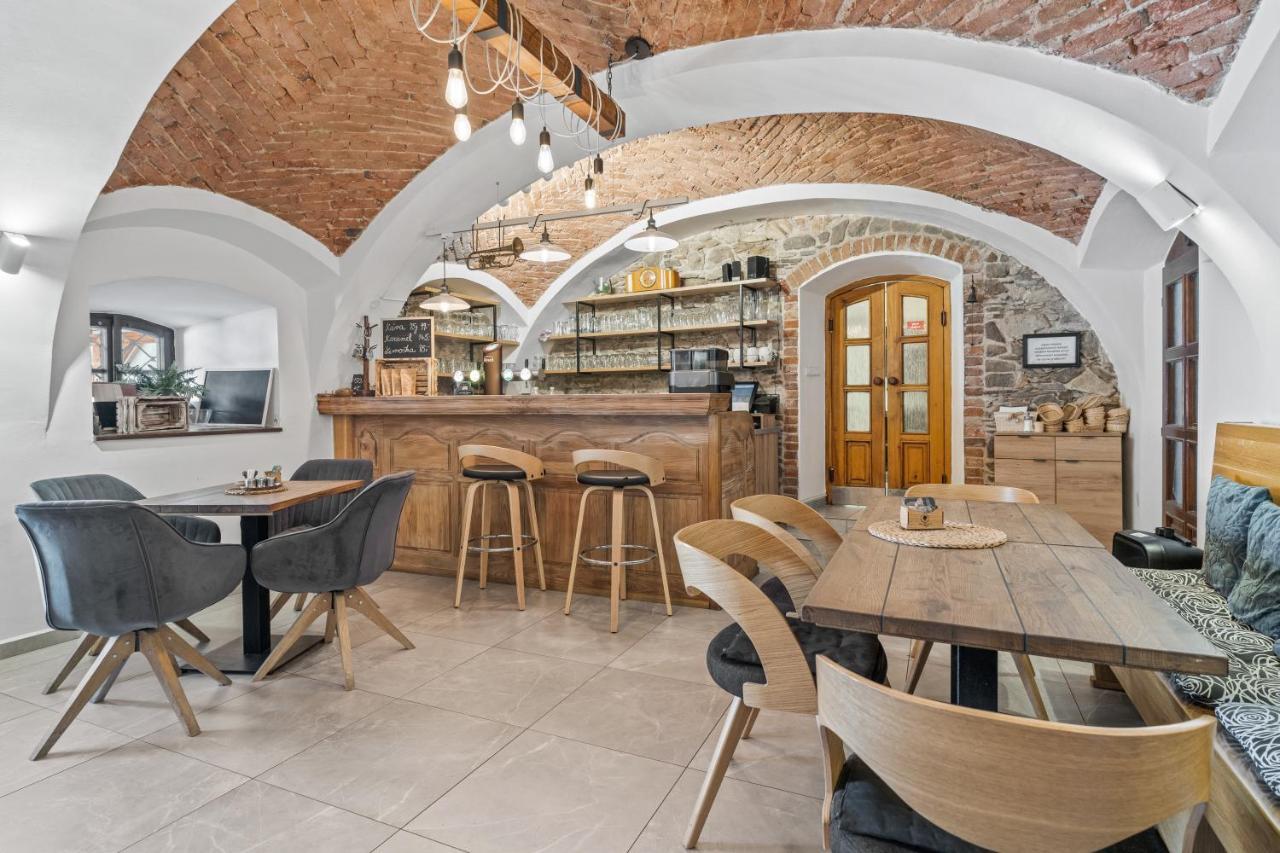 Pension A Restaurace Regina Větřní Exteriör bild