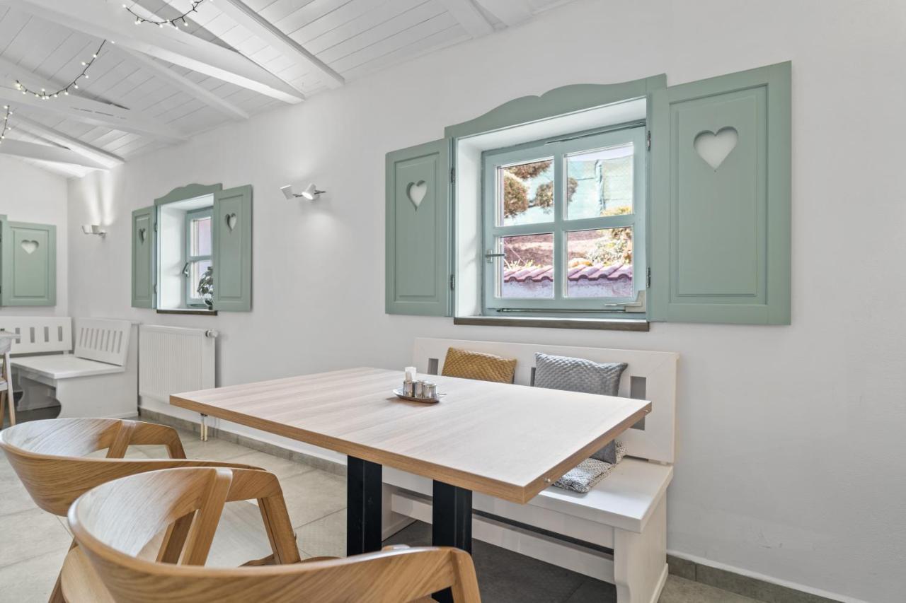 Pension A Restaurace Regina Větřní Exteriör bild