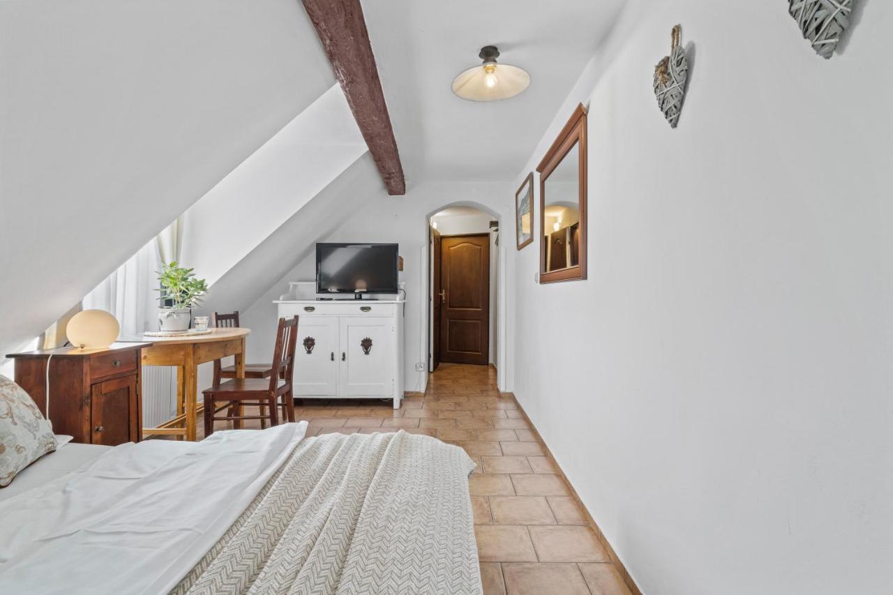 Pension A Restaurace Regina Větřní Exteriör bild