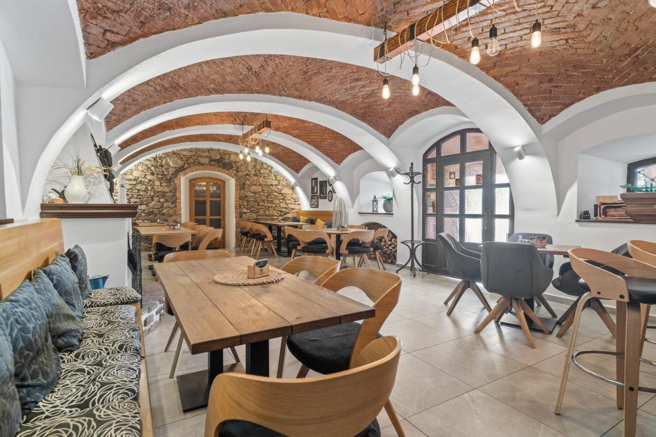 Pension A Restaurace Regina Větřní Exteriör bild