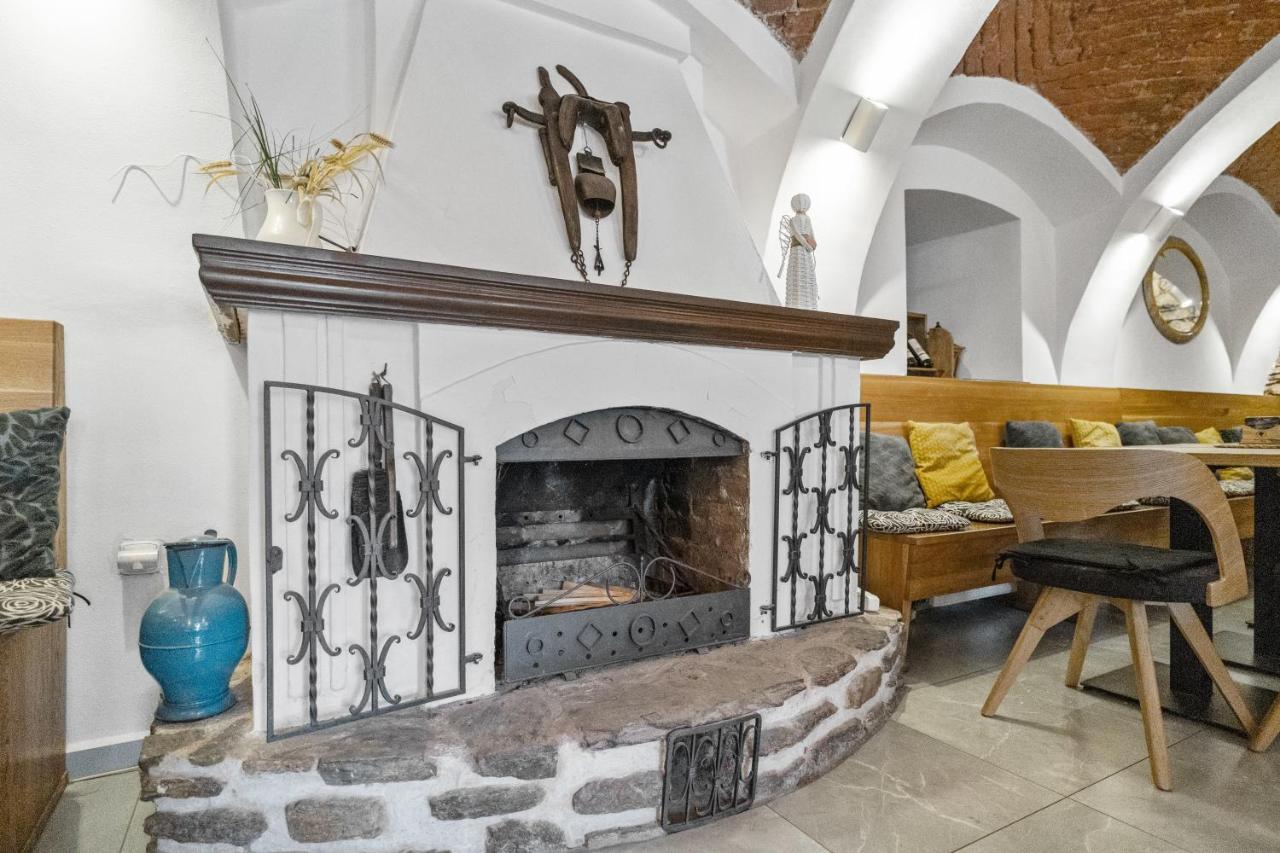 Pension A Restaurace Regina Větřní Exteriör bild